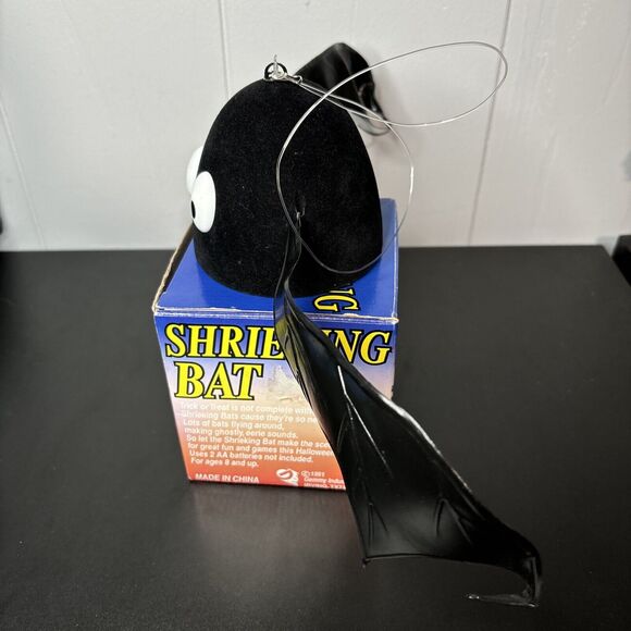 Gemmy 1991 Shrieking Shaking Bat W Box 90's Halloween Prop Works Hangs -NO SOUND - Picture 8 of 14